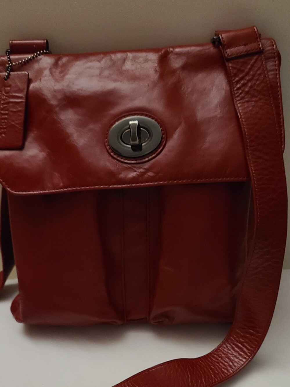DANIER Women's Red Leather Crossbody Bag - Classic Turnlock Closure